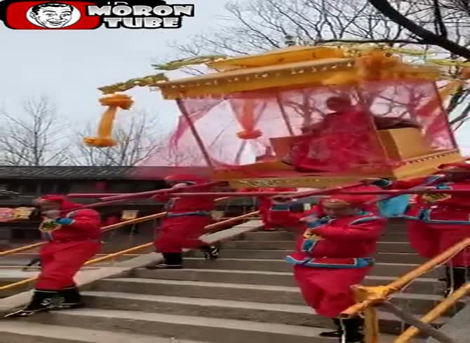 Video :China - the year's most violent faceplant!
